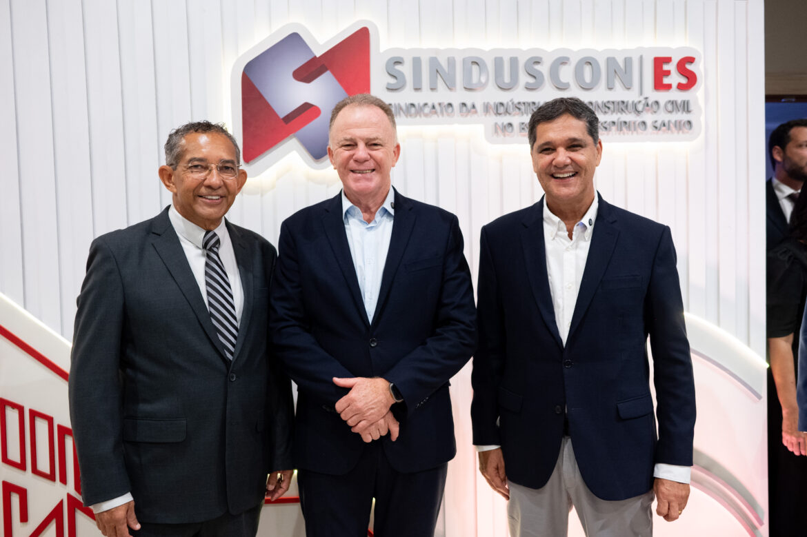Renato Casagrande entre Douglas Vaz e Ricardo Ferraço